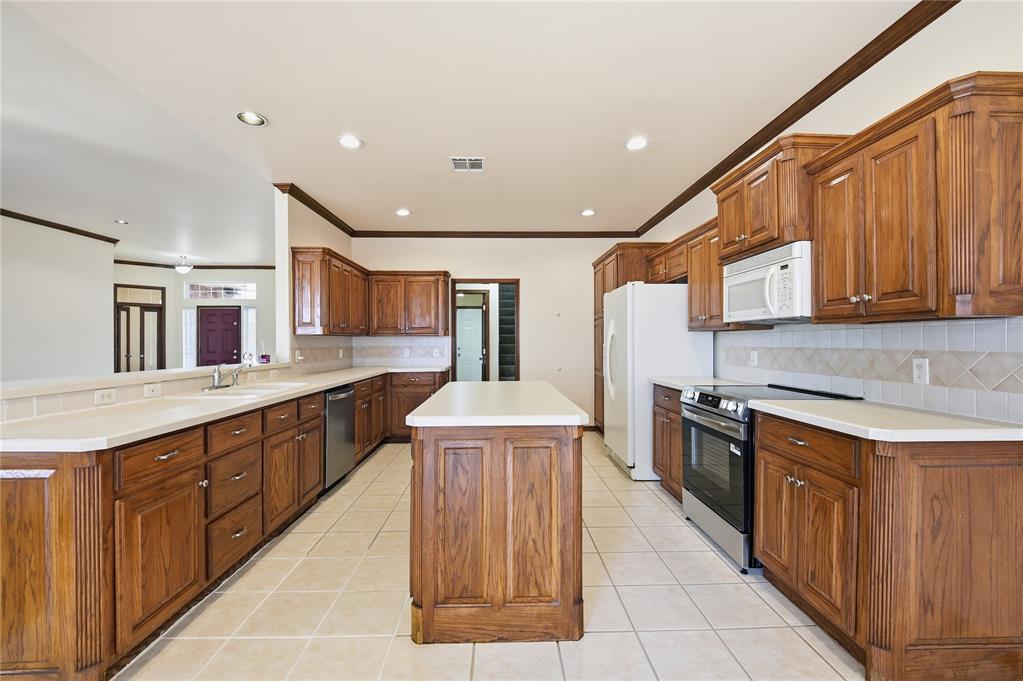 21633 Long Trail Property Photo 17