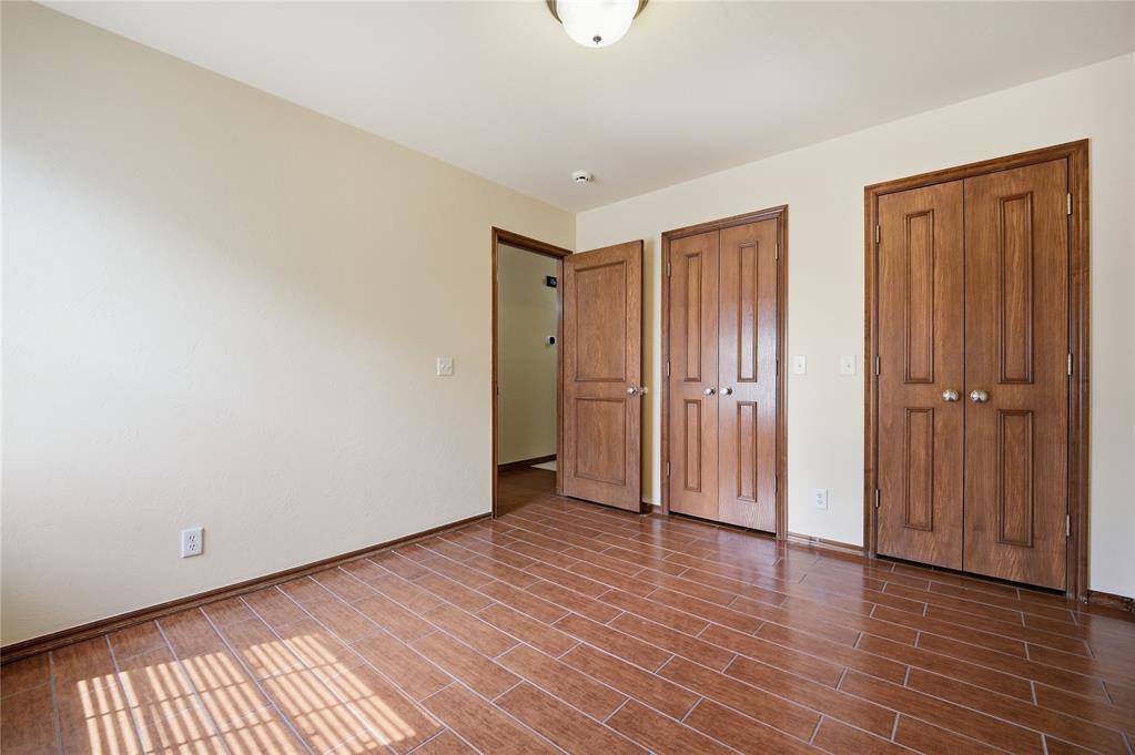 21633 Long Trail Property Photo 32