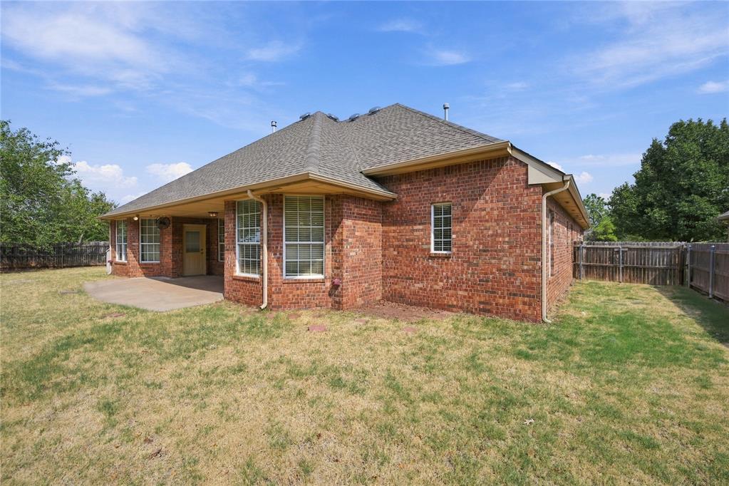 21633 Long Trail Property Photo 36