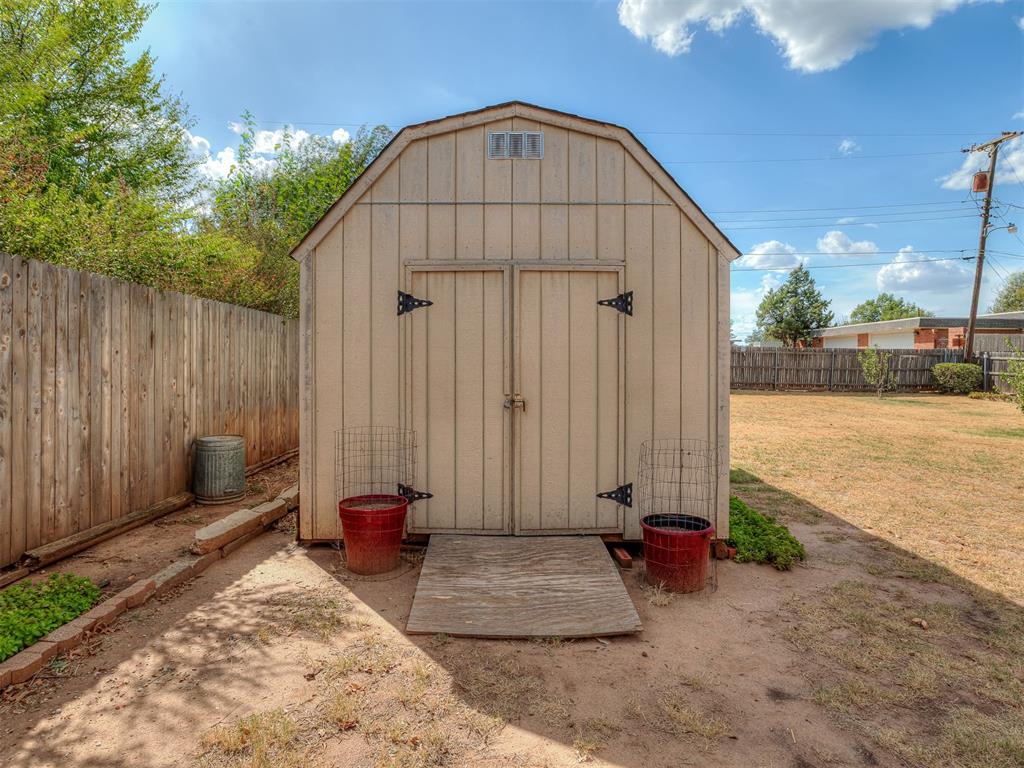 6421 N Libby Avenue Property Photo 5