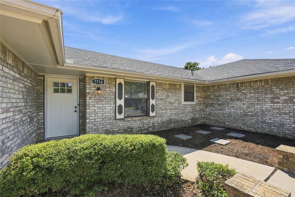 7716 Nw 102nd Street Property Photo 9