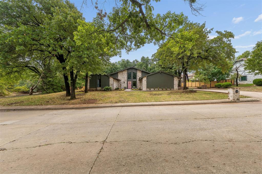 1100 Oak Tree Drive Property Photo 1