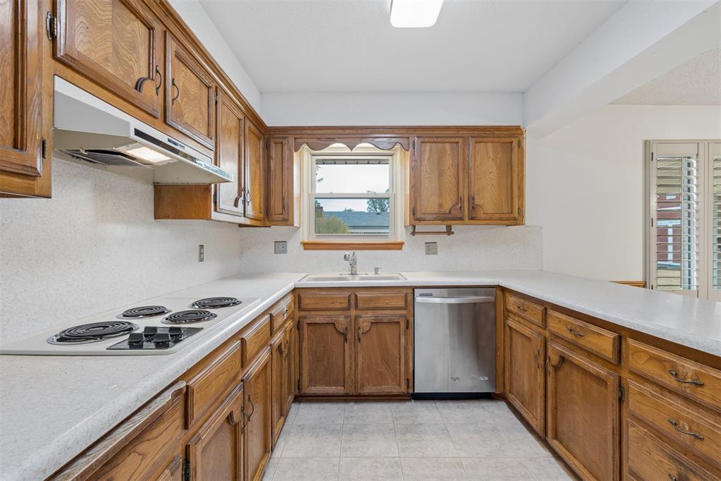 3620 N Ridgewood Drive Property Photo 9