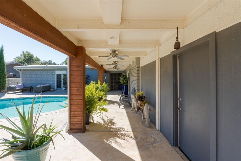 3812 Nw 69th Street Property Photo 4