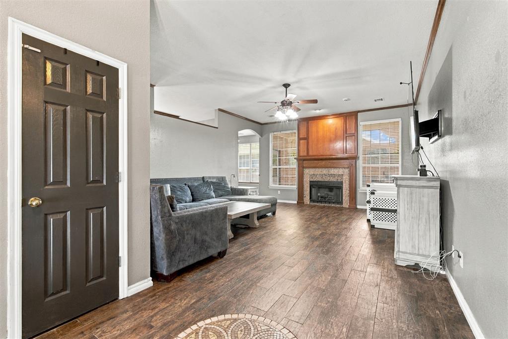309 Winston Drive Property Photo 3