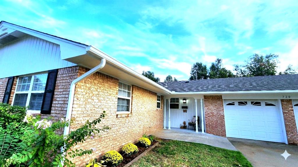 720 Briarcrest Drive Property Photo 3