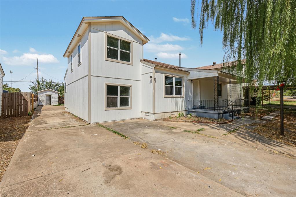 103 Oak Street Property Photo 1