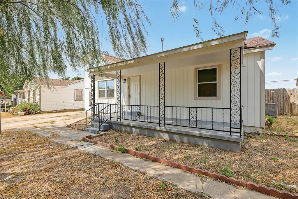 103 Oak Street Property Photo 2