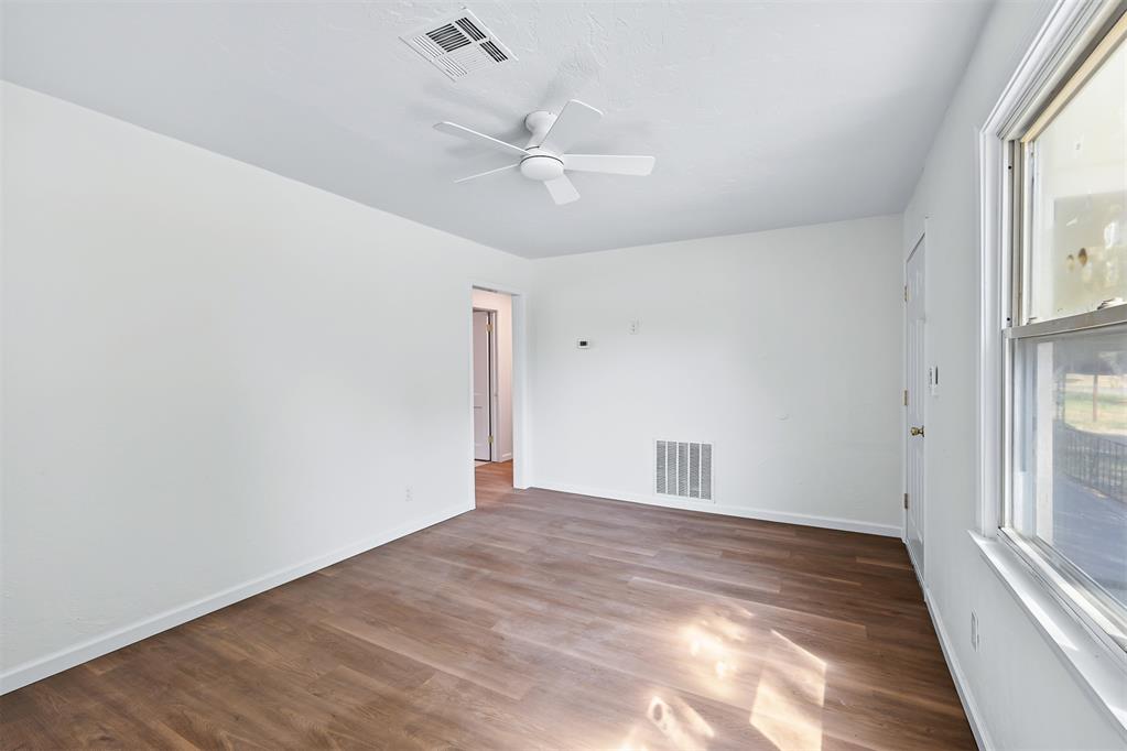103 Oak Street Property Photo 4