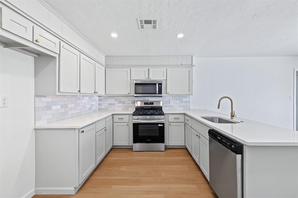 103 Oak Street Property Photo 6