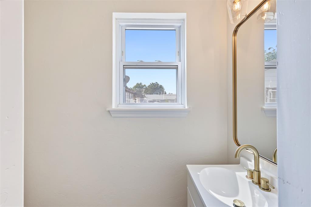 103 Oak Street Property Photo 9