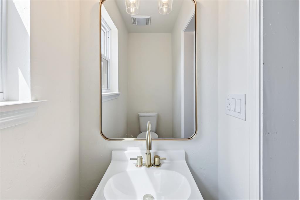 103 Oak Street Property Photo 10