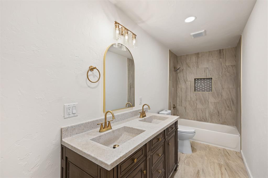 103 Oak Street Property Photo 14