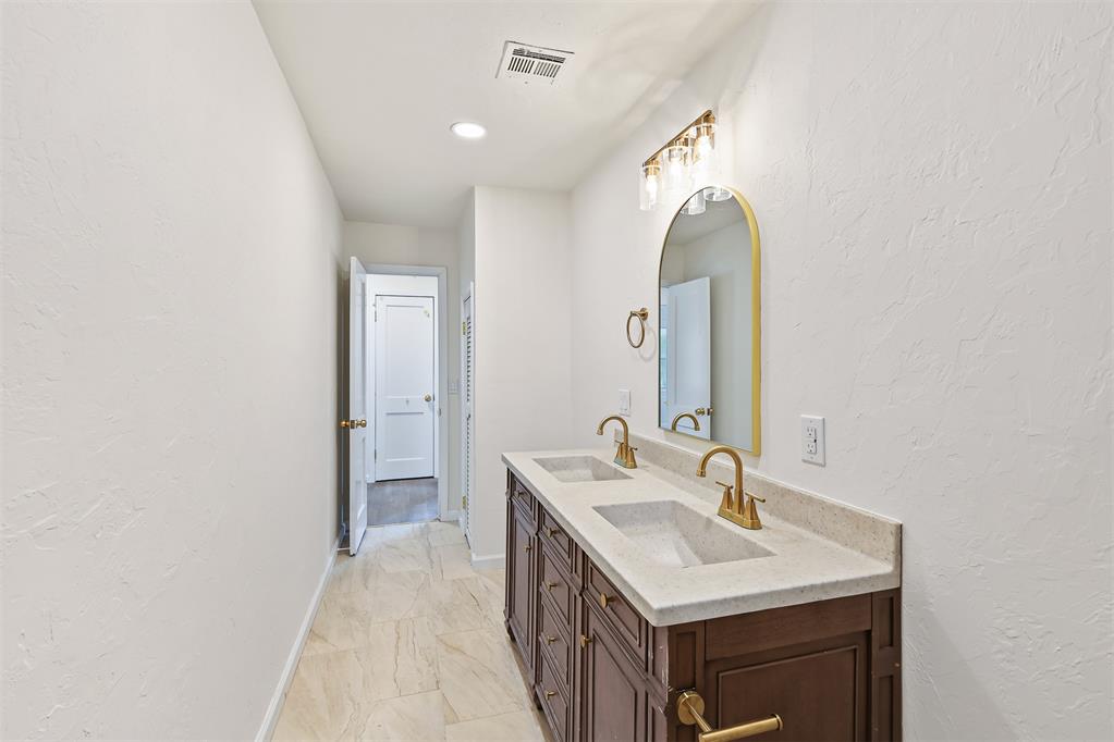 103 Oak Street Property Photo 15