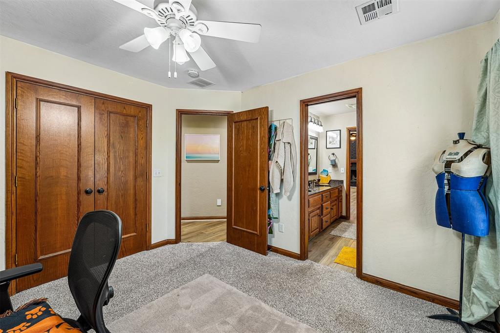 11500 S Ross Avenue Property Photo 18