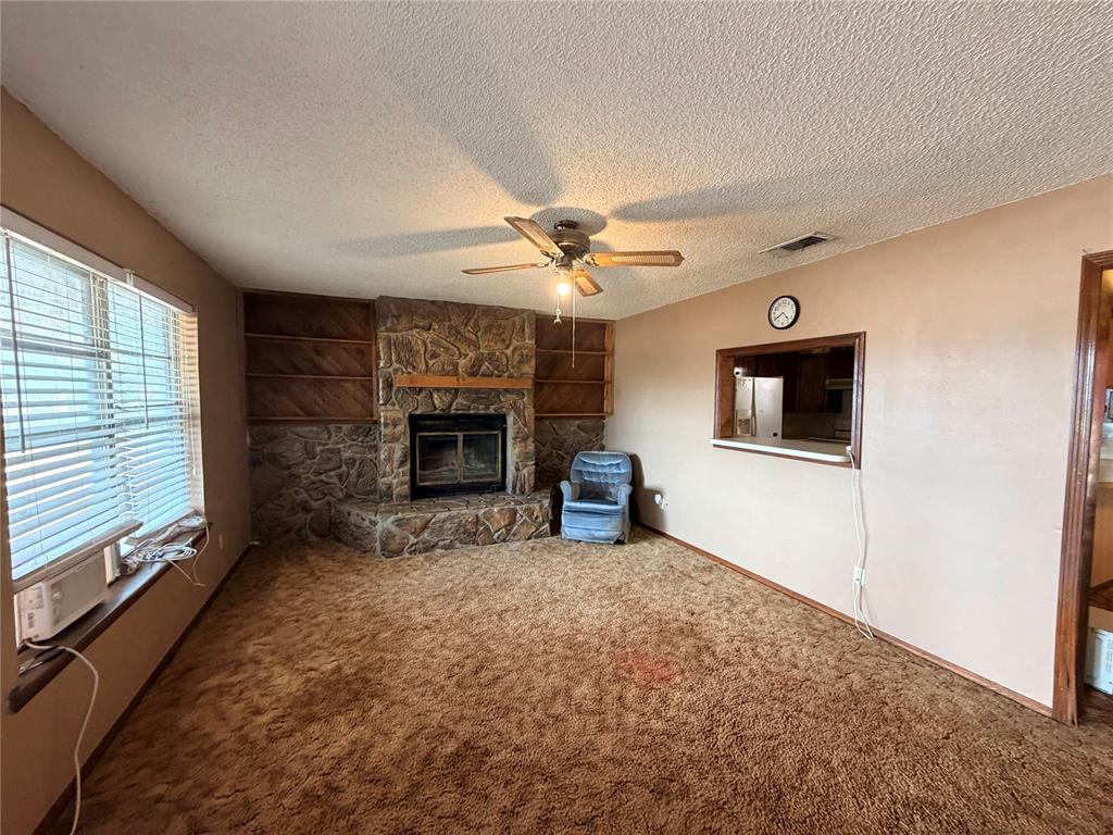 1104 Hillcrest Drive Property Photo 4