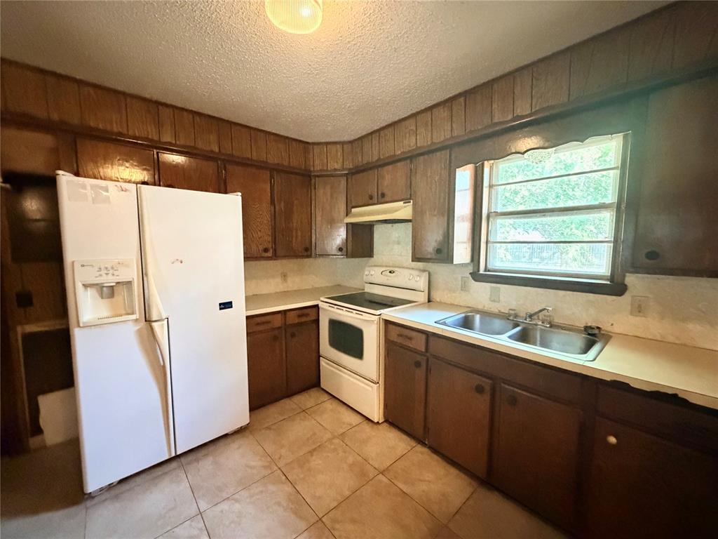 1104 Hillcrest Drive Property Photo 7