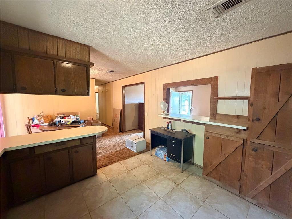 1104 Hillcrest Drive Property Photo 8
