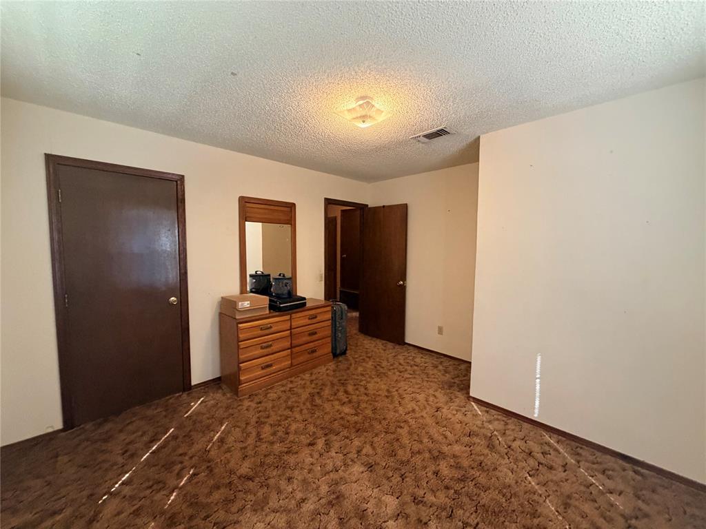 1104 Hillcrest Drive Property Photo 10