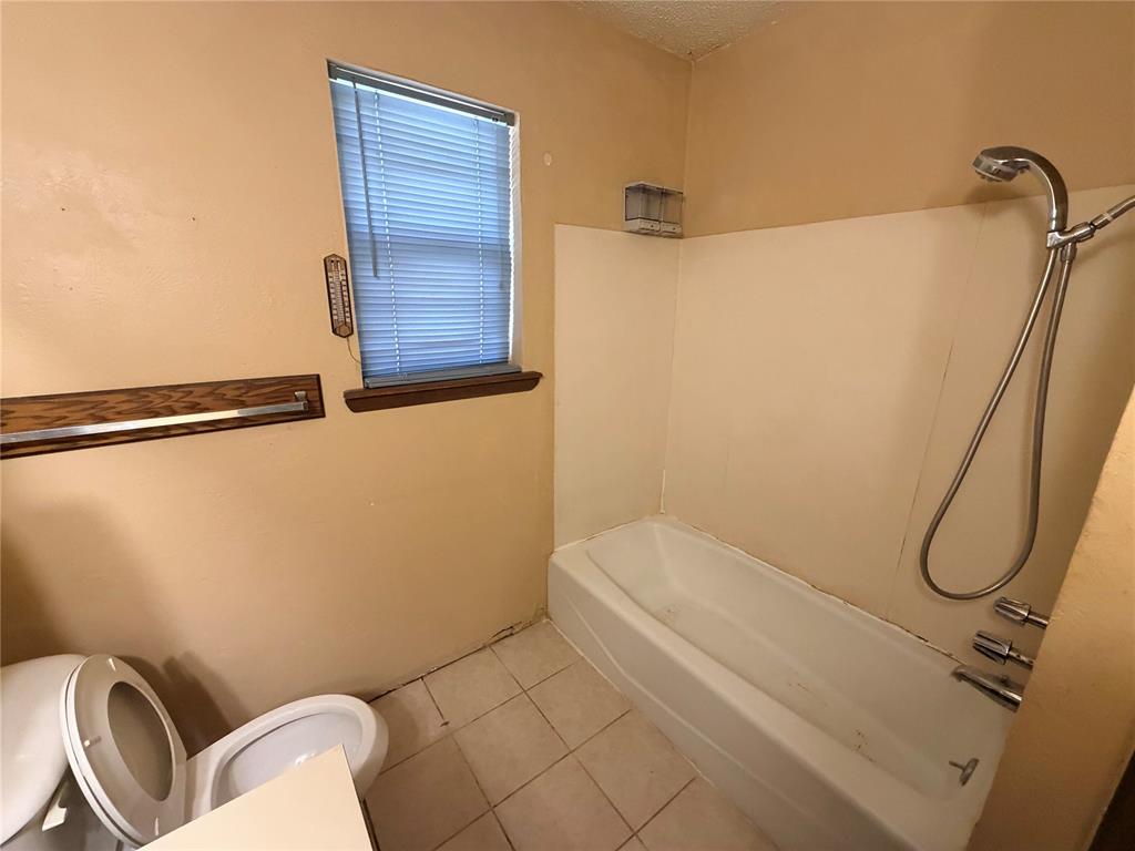 1104 Hillcrest Drive Property Photo 12