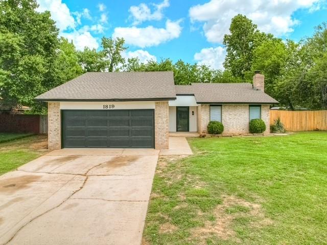 1819 Lakehurst Drive Property Photo 1
