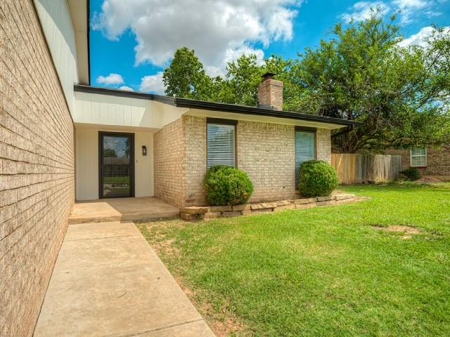 1819 Lakehurst Drive Property Photo 2