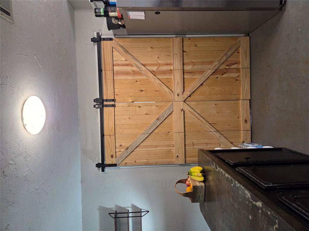 124 E Gardner Street Property Photo 20