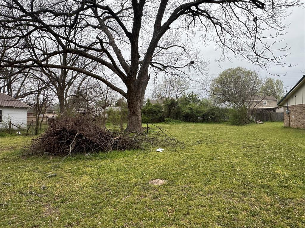 1215 N Gessel Street Property Photo 2