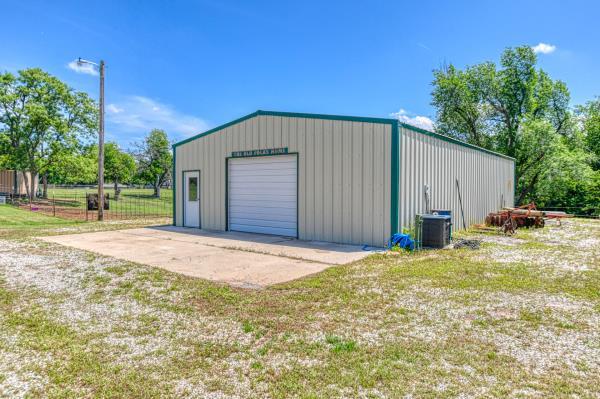 2300 S Main Street Property Photo 18