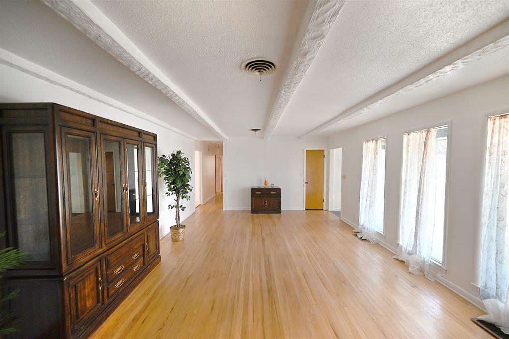 17 Hillcrest Street Property Photo 3