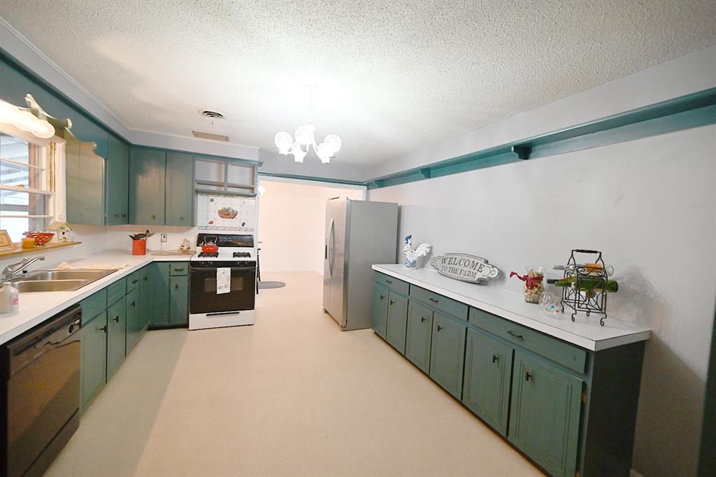 17 Hillcrest Street Property Photo 6
