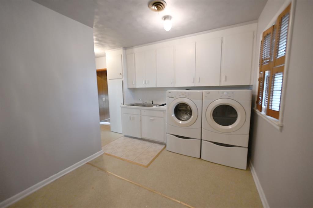 17 Hillcrest Street Property Photo 33