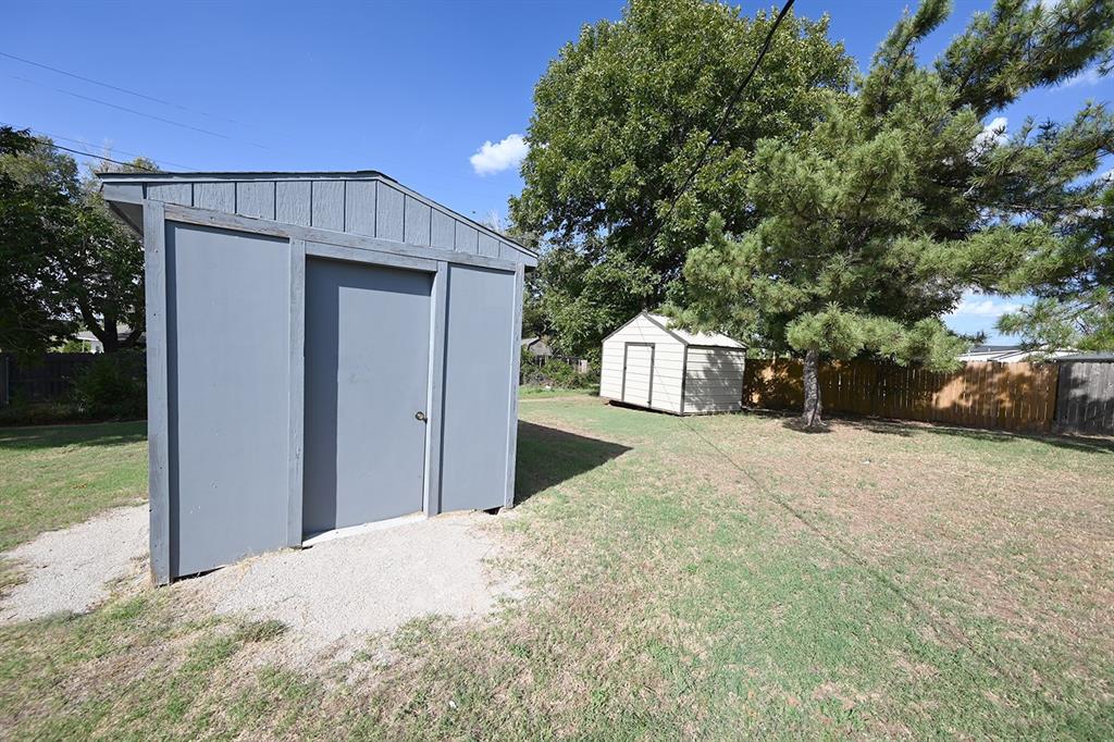 17 Hillcrest Street Property Photo 36