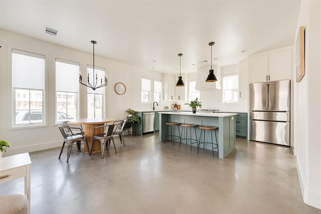 1725 Oso Avenue Property Photo 8
