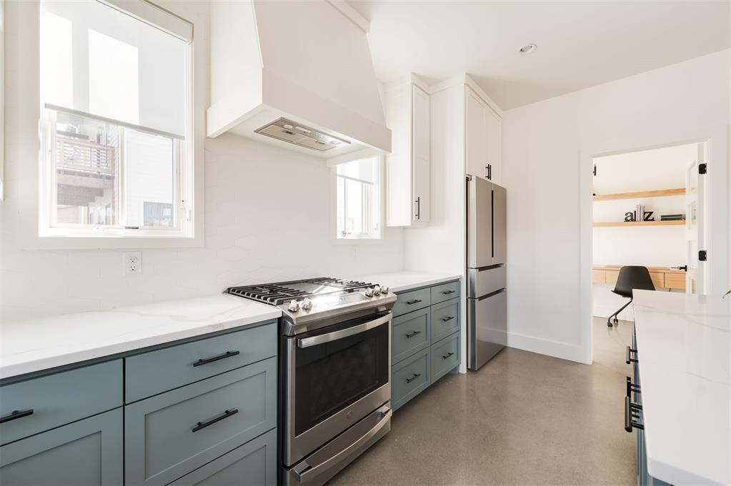 1725 Oso Avenue Property Photo 22
