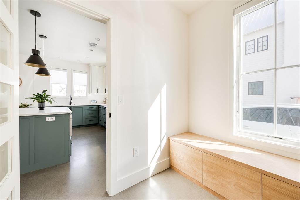 1725 Oso Avenue Property Photo 28