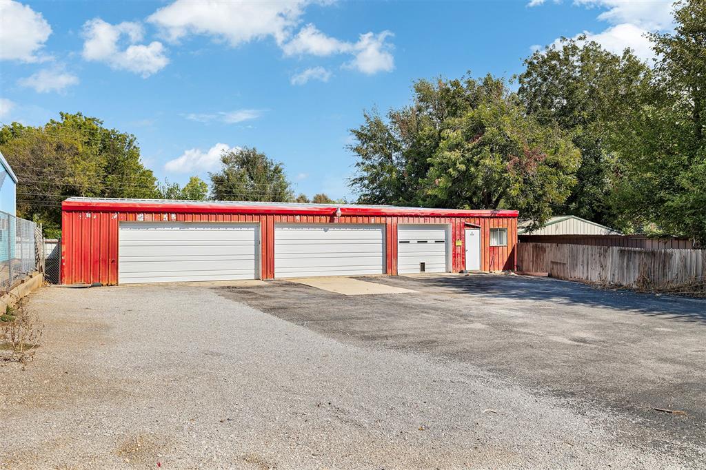 711 Cedar Avenue Property Photo 4