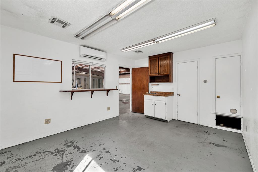 711 Cedar Avenue Property Photo 6