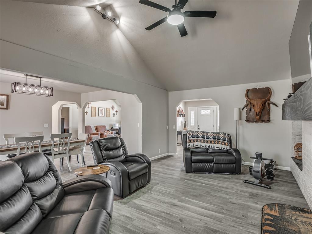 10828 Eastway Street Property Photo 5