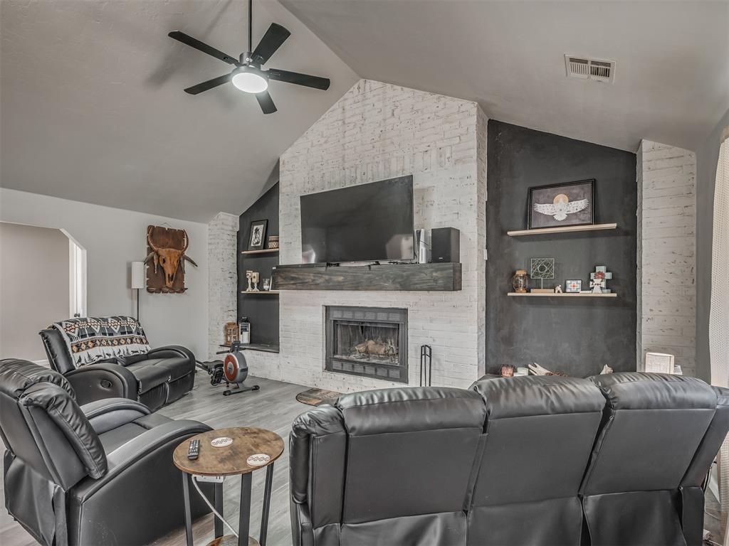 10828 Eastway Street Property Photo 7