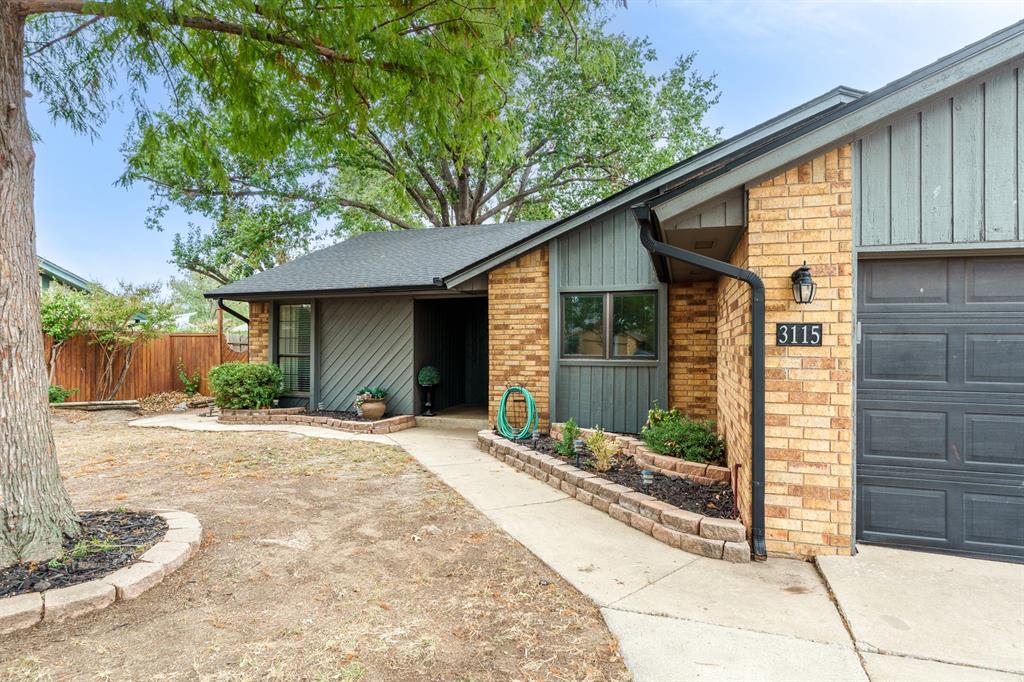3115 Bent Oaks Circle Property Photo 2