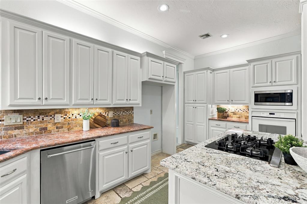 2421 Marforio Place Property Photo 11