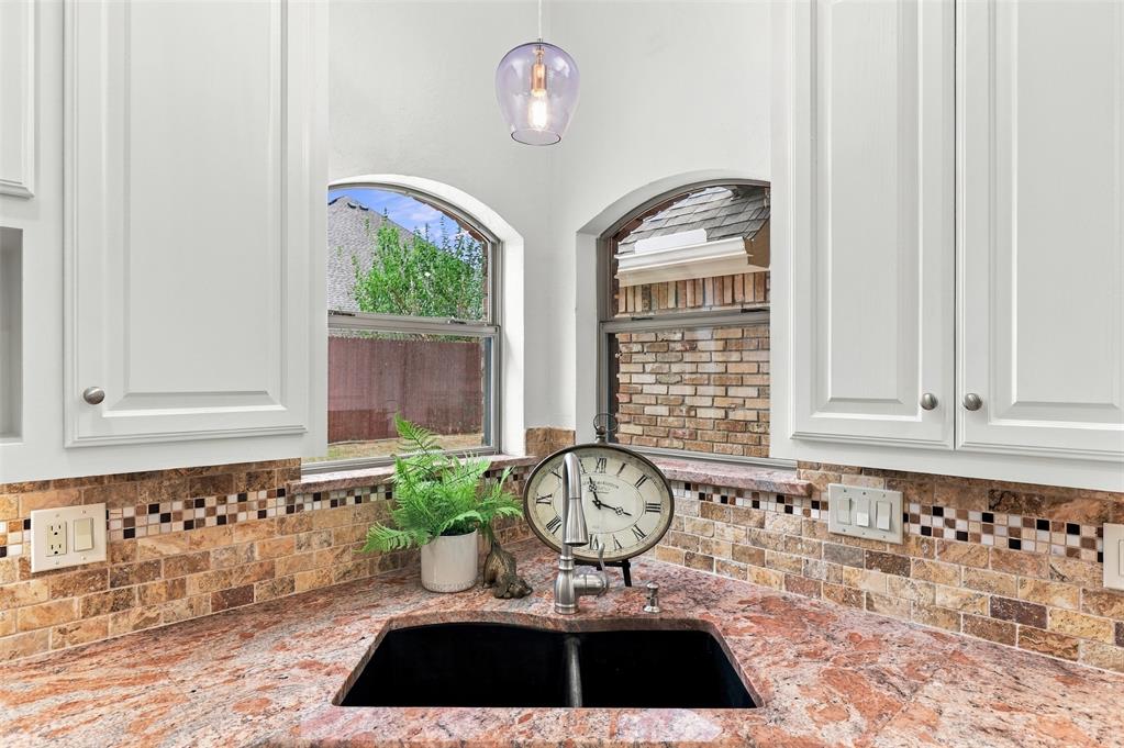 2421 Marforio Place Property Photo 14