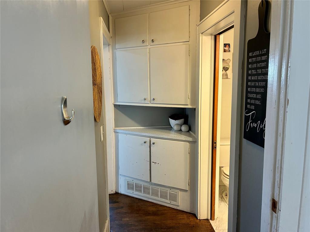 305 E Main Street Property Photo 14