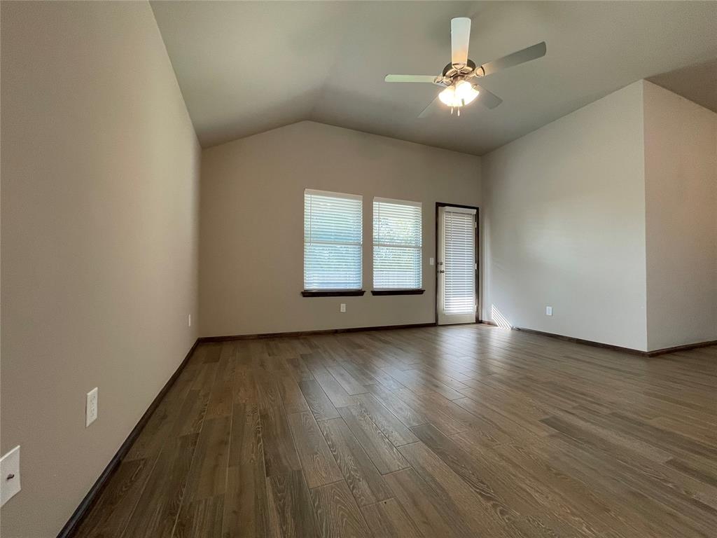 2033 Sara Vista Road Property Photo 3