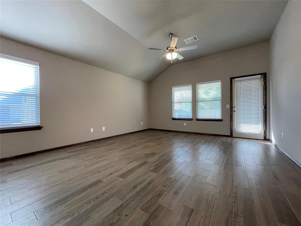2033 Sara Vista Road Property Photo 4