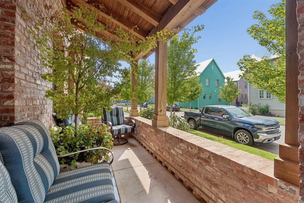 1900 Oso Avenue Property Photo 7