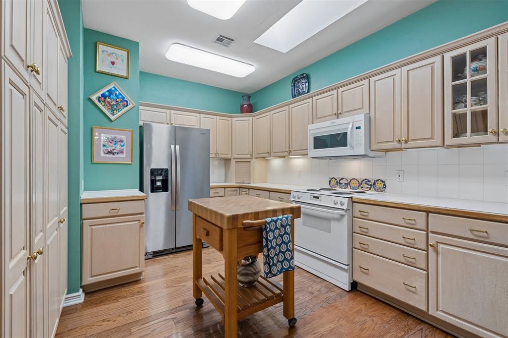 8618 N May Avenue 32b Property Photo 11