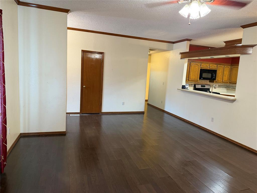 901 Randall Drive Property Photo 5