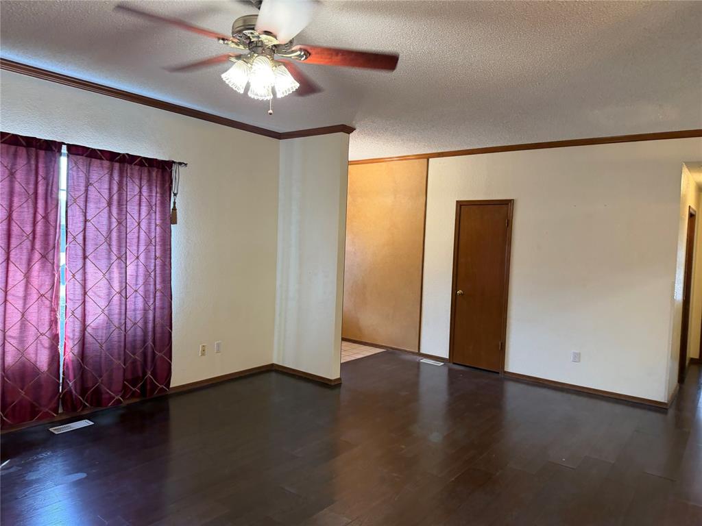 901 Randall Drive Property Photo 6